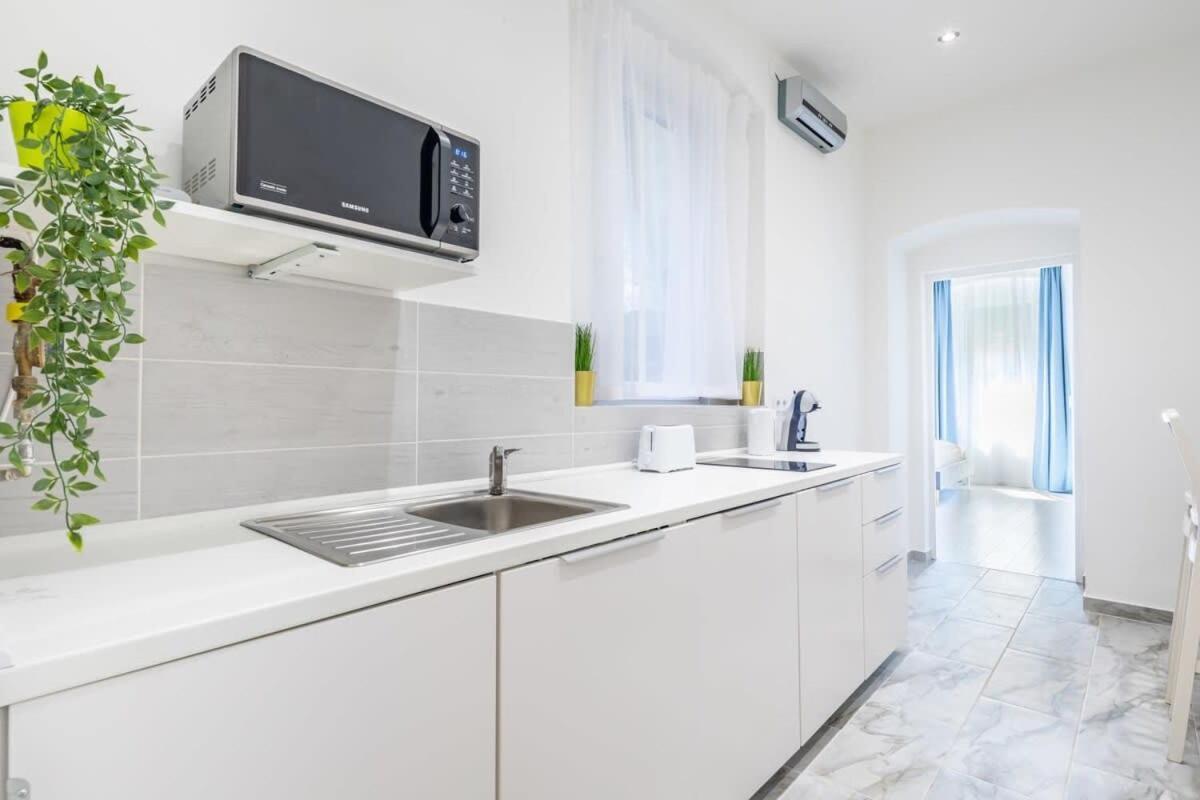 Cozy New - Easy Center Access Apartman
